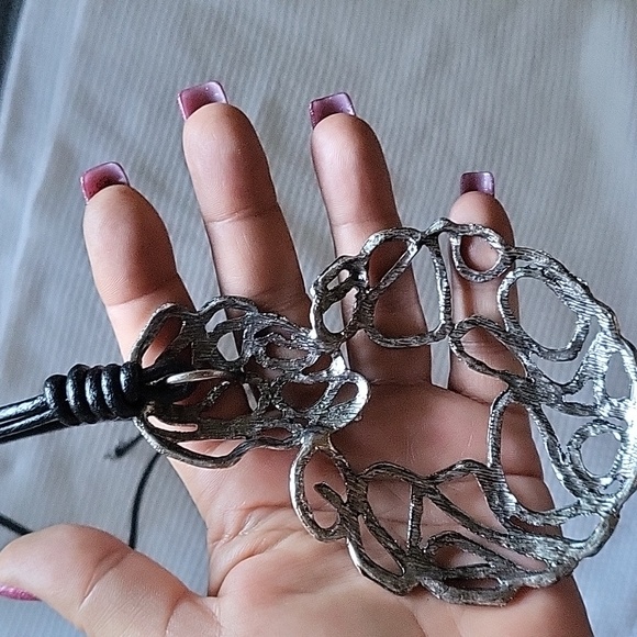 Art necklace from high-end boutique in Miami. - Picture 6 of 8